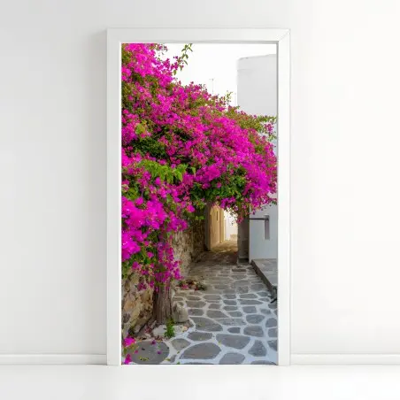 Adesivo per porta angolo fiorito di Naousa, Paros • Wallissimo®