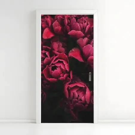 Adesivo per porta tulipani rubino con gocce di rugiada • Wallissimo®