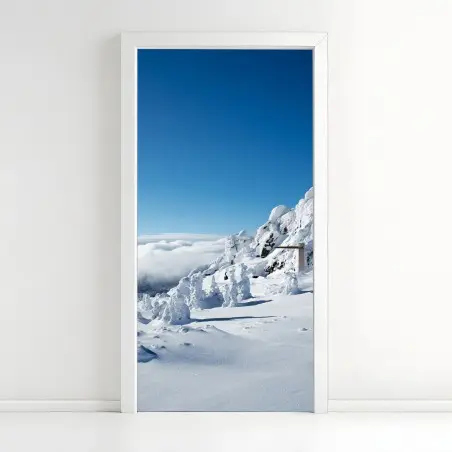 Adesivo per porta panorama invernale dalle cime innevate • Wallissimo®