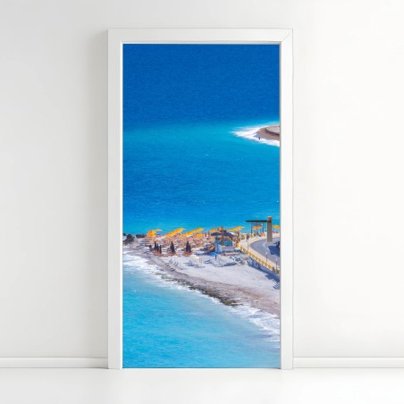 Adesivo per porta spiaggia di Rodi con ombrelloni arancioni • Wallissimo®