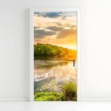 Adesivo per porta tramonto dorato sul fiume • Wallissimo®