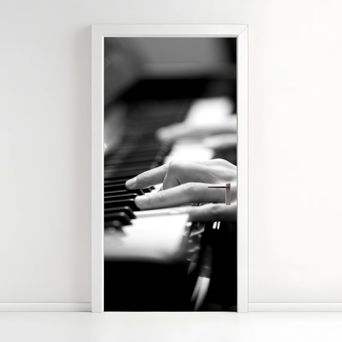 Adesivo per porta eleganza al pianoforte in bianco e nero • Wallissimo®