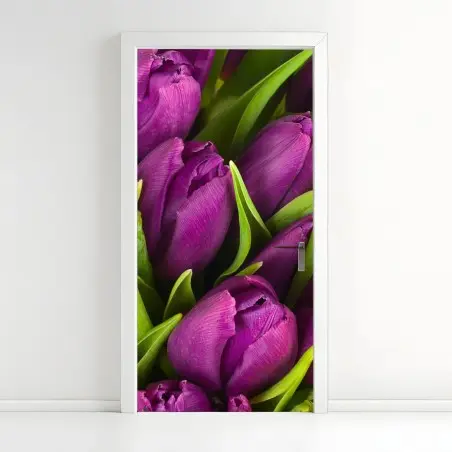 Adesivo per porta bouquet di tulipani viola in primo piano • Wallissimo®