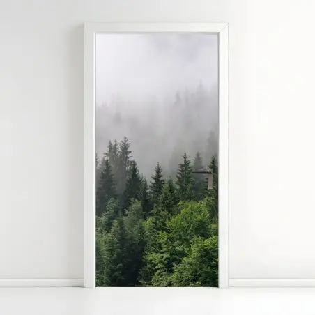 Adesivo per porta sussurro di nebbia nella foresta • Wallissimo®