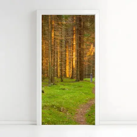 Adesivo per porta sentiero nella foresta dorata • Wallissimo®