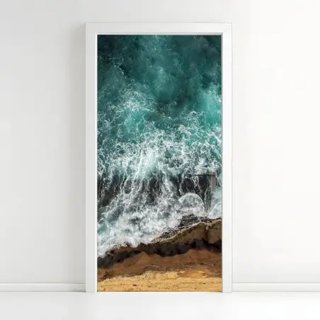 Adesivo per porta vista aerea della scogliera e del mare turchese • Wallissimo®