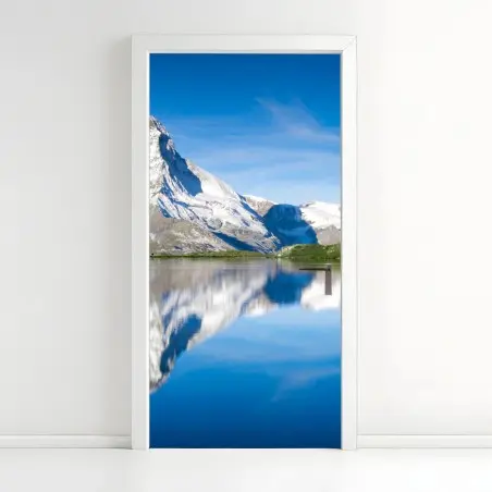Adesivo per porta riflessi del Cervino sulle acque alpine • Wallissimo®