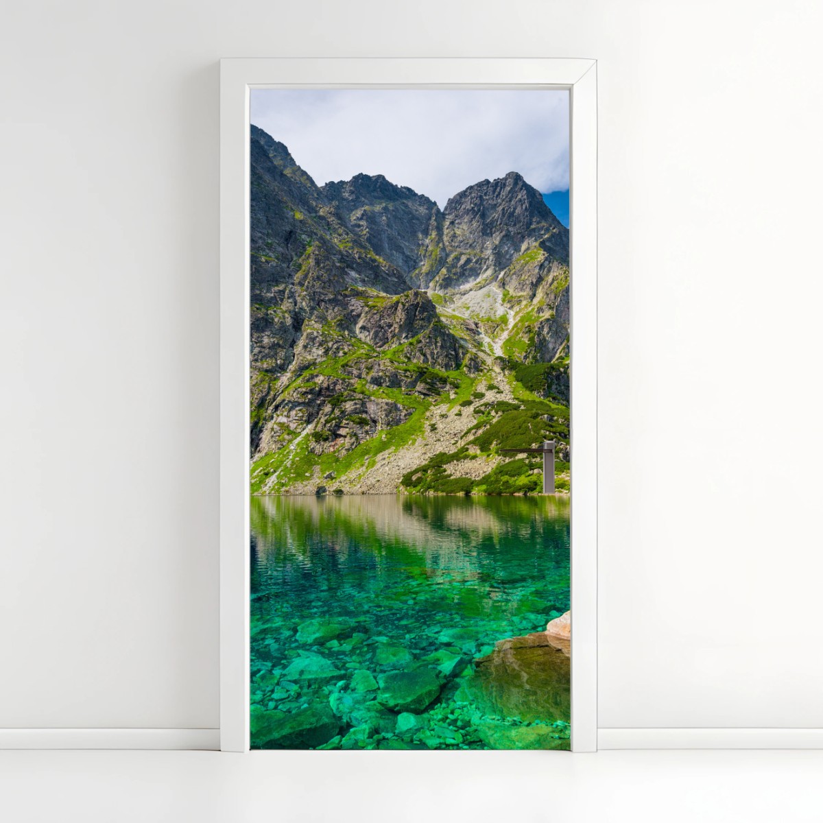 Adesivo per porta riflessi smeraldo sul Czarny Staw • Wallissimo®