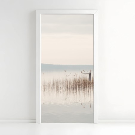 Adesivo per porta orizzonte di canneto e riflessi • Wallissimo®