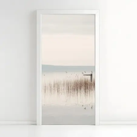 Adesivo per porta orizzonte di canneto e riflessi • Wallissimo®