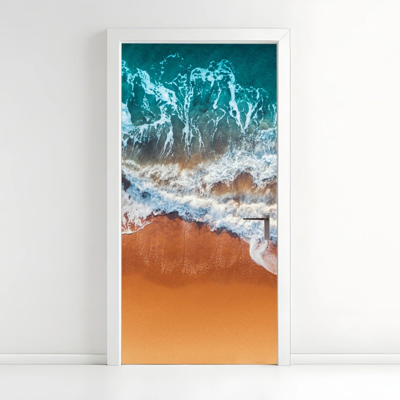 Adesivo per porta abbraccio del mare sulla spiaggia