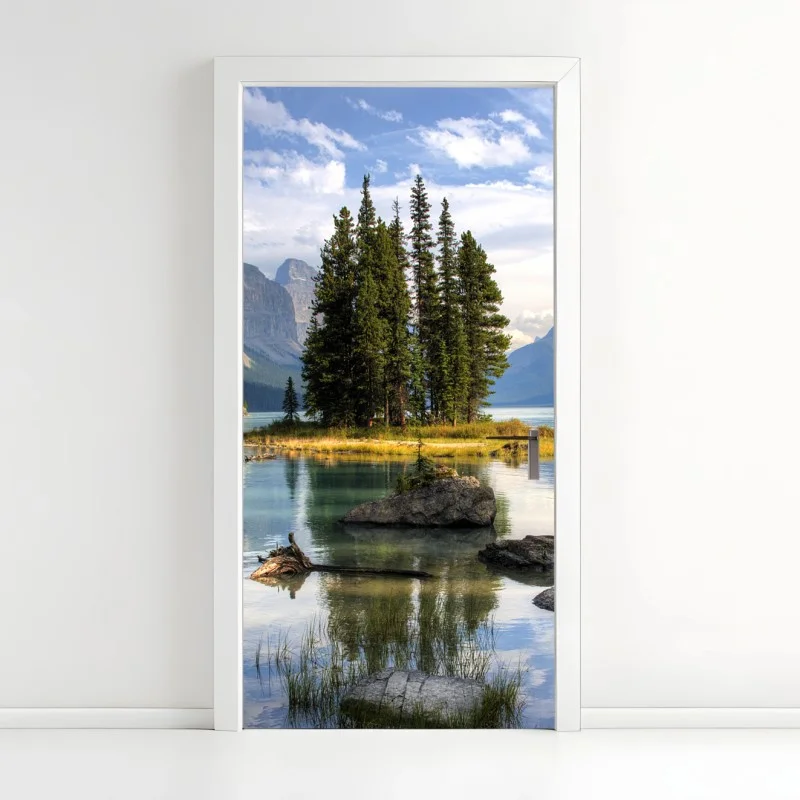 Adesivo per porta isola di pini su lago alpino al tramonto