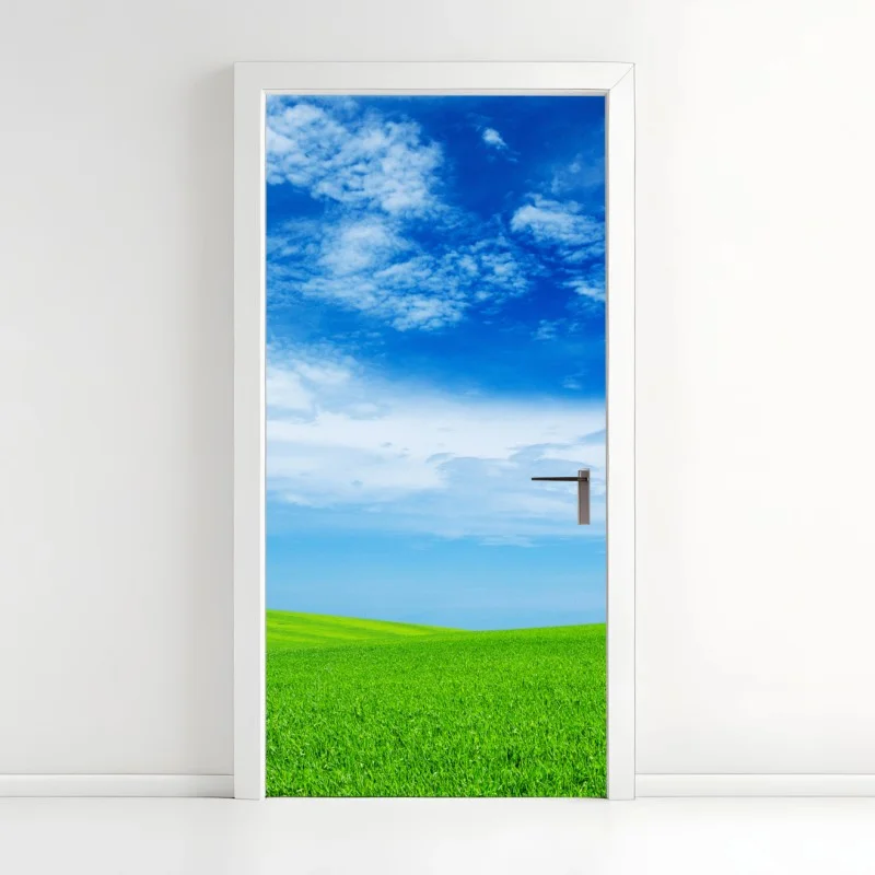 Adesivo per porta prato verde sotto il cielo azzurro