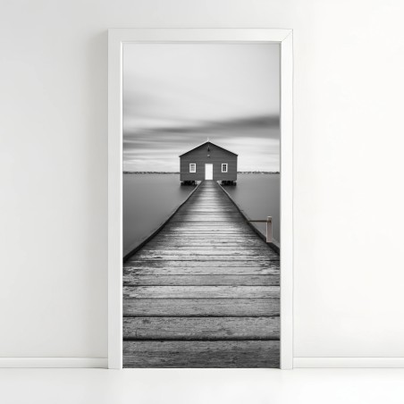 Adesivo per porta casetta sul molo - quiete in bianco e nero • Wallissimo®