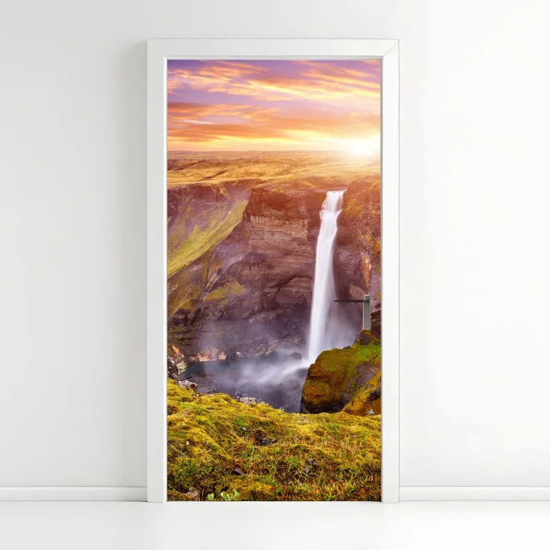 Adesivo per porta tramonto su Haifoss, cascata maestosa dell'Islanda