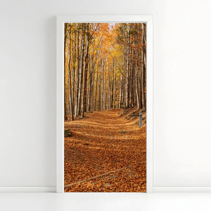 Adesivo per porta sentiero d'autunno nel bosco dorato