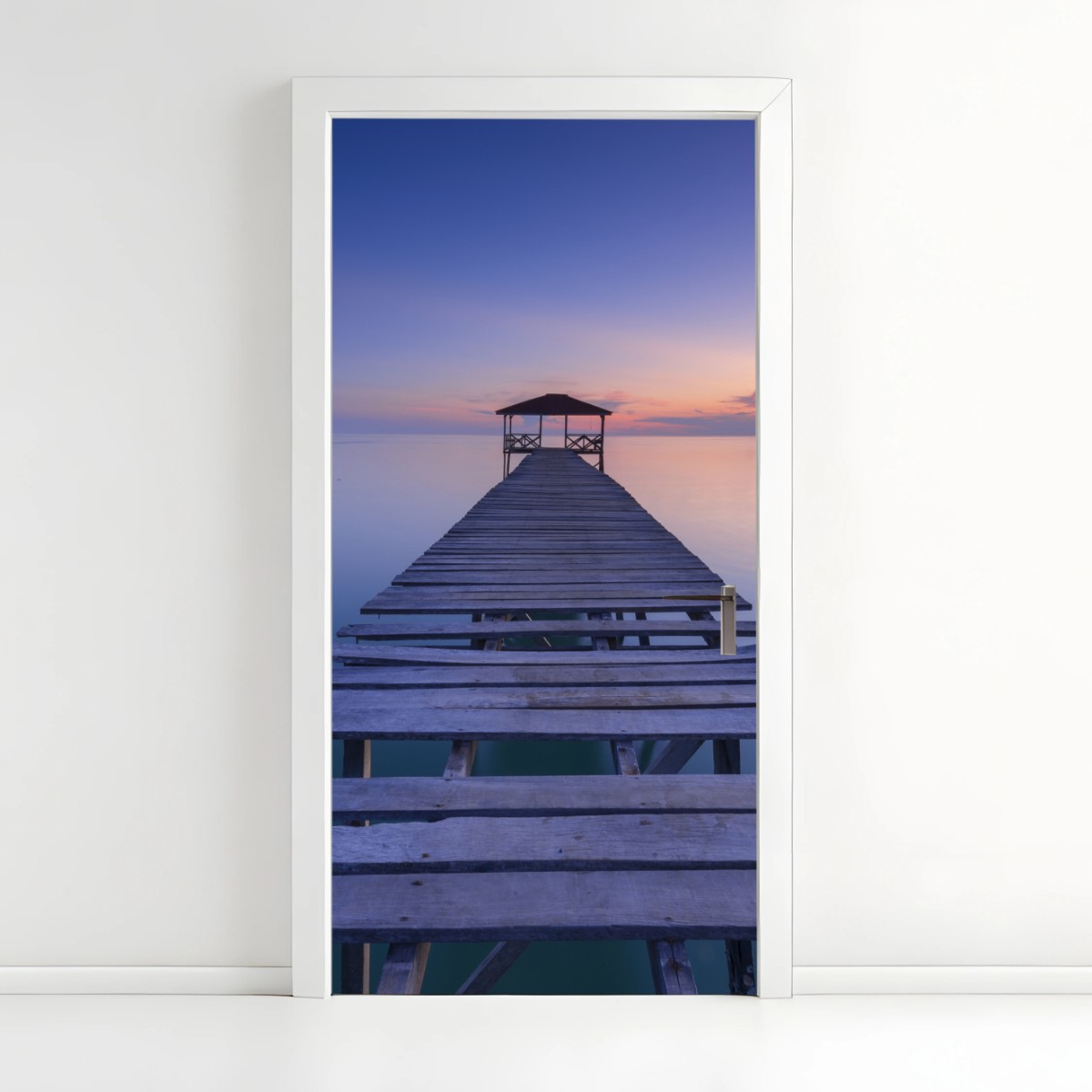 Adesivo per porta pontile verso l'orizzonte al tramonto • Wallissimo®