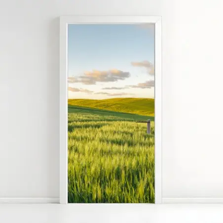 Adesivo per porta panorama di campi verdi al tramonto • Wallissimo®