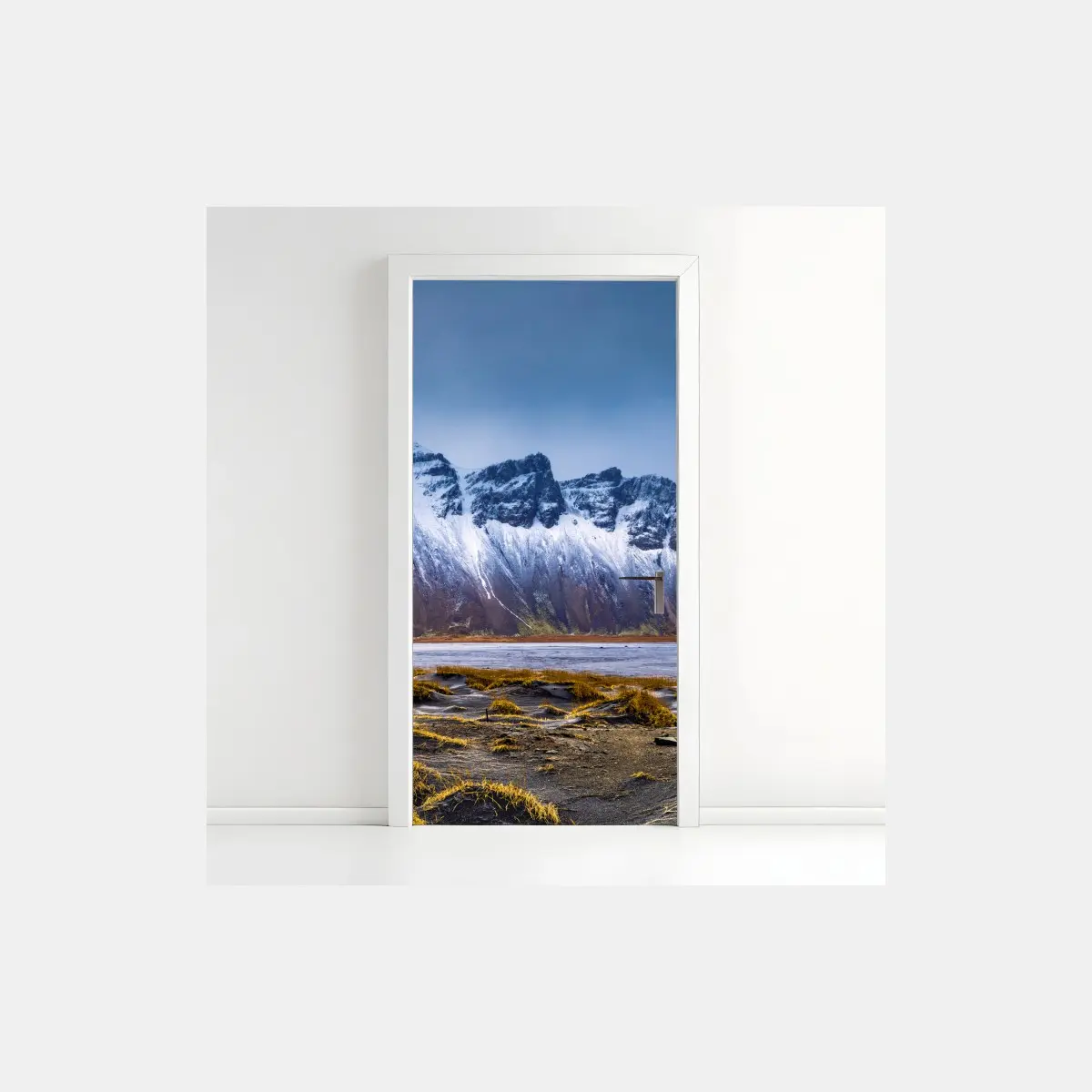 Adesivo per porta panoramica Vestrahorn: costa selvaggia di Stokksnes, Islanda • Wallissimo®