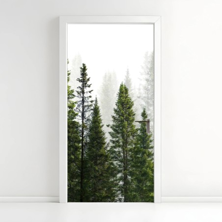 Adesivo per porta foresta di abeti su sfondo bianco • Wallissimo®