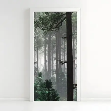 Adesivo per porta foresta avvolta nella nebbia • Wallissimo®