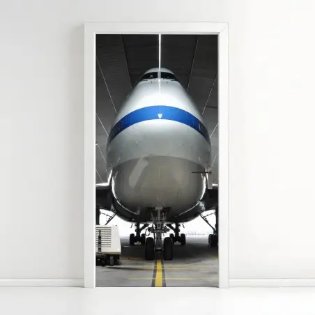 Adesivo per porta maestoso aereo in hangar vista frontale • Wallissimo®