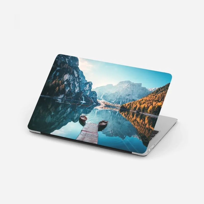 Adesivo per laptop riflessi sul Lago di Braies nelle Dolomiti