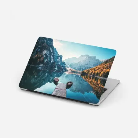 Adesivo per laptop riflessi sul Lago di Braies nelle Dolomiti • Wallissimo®