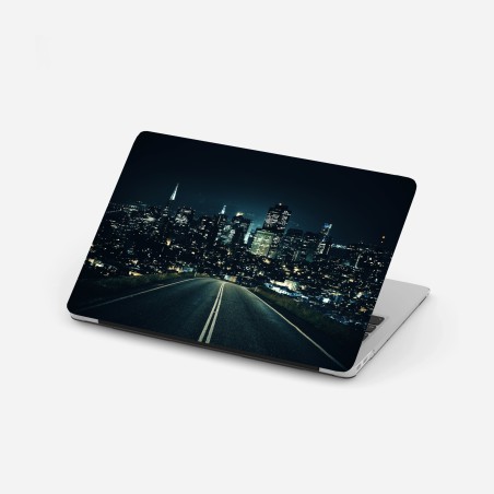 Adesivo per laptop strada verso la città moderna illuminata • Wallissimo®