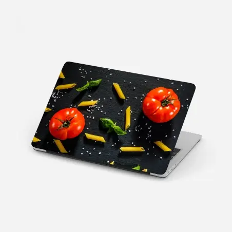 Adesivo per laptop still life mediterraneo: pomodori, basilico e pasta su sfondo nero • Wallissimo®