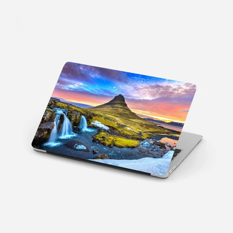 Adesivo per laptop Kirkjufell al tramonto, panorama islandese mozzafiato