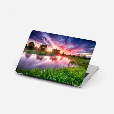 Adesivo per laptop alba estiva sulle sponde del fiume • Wallissimo®