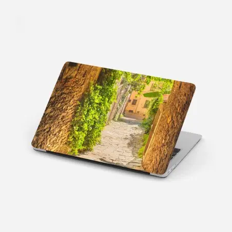 Adesivo per laptop vicolo medievale soleggiato in Toscana • Wallissimo®