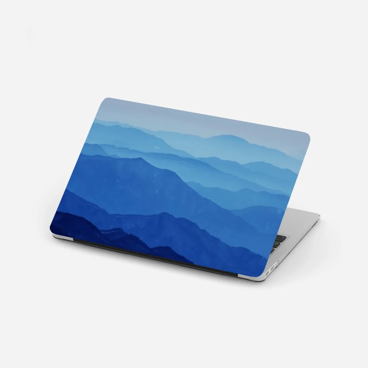 Adesivo per laptop orizzonte di montagne blu sfumate • Wallissimo® Adesivo per laptop orizzonte di montagne blu sfumate • Wallissimo®