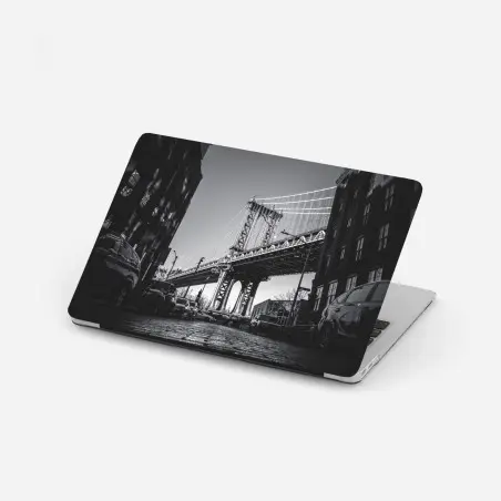 Adesivo per laptop panorama urbano sotto il ponte di Manhattan • Wallissimo®