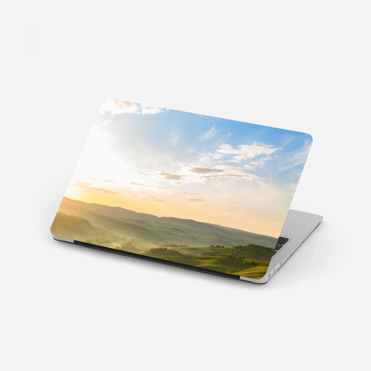 Adesivo per laptop alba dorata sulle colline verdi • Wallissimo® Adesivo per laptop alba dorata sulle colline verdi • Wallissimo®