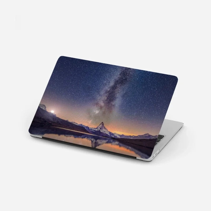 Adesivo per laptop via lattea e montagna riflessa