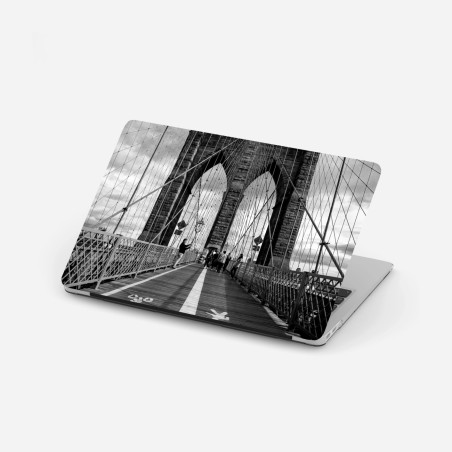Adesivo per laptop ponte di Brooklyn: prospettiva in bianco e nero • Wallissimo®