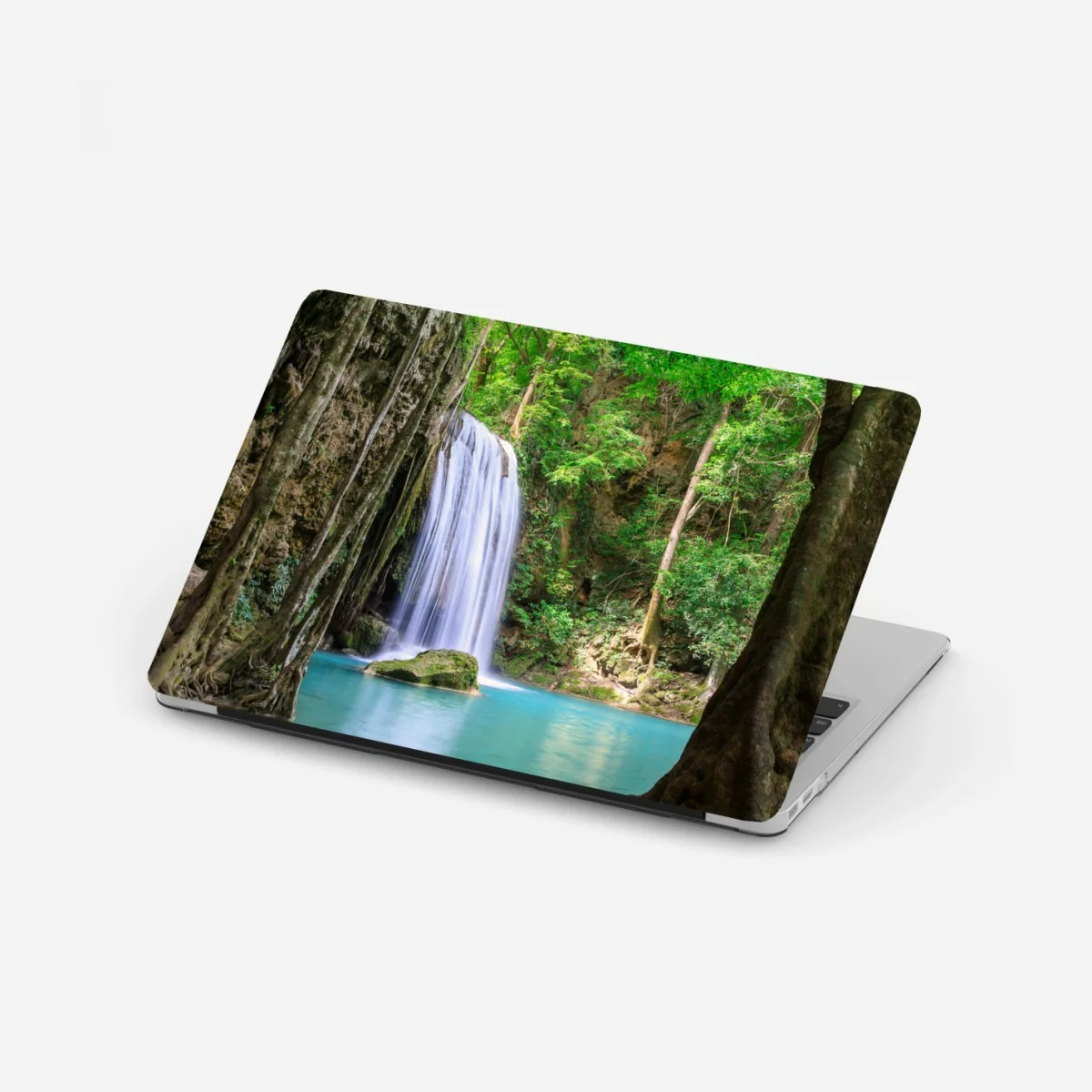 Adesivo per laptop oasi verde della cascata di Erawan • Wallissimo® Adesivo per laptop oasi verde della cascata di Erawan • Wallissimo®