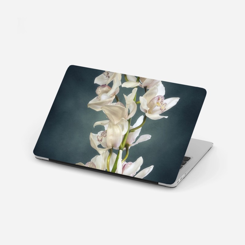 Adesivo per laptop ramo di orchidee bianche su sfondo scuro