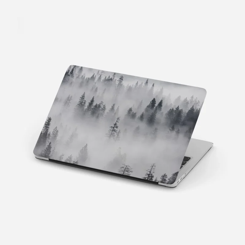 Adesivo per laptop foresta avvolta nella nebbia