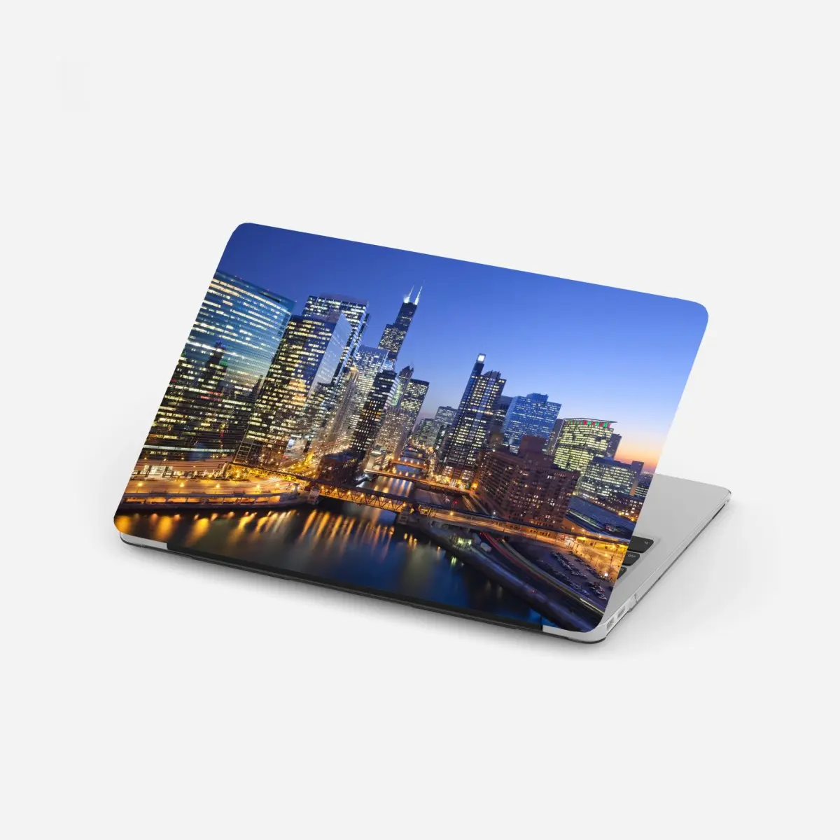Adesivo per laptop skyline notturno di Chicago sul fiume • Wallissimo®