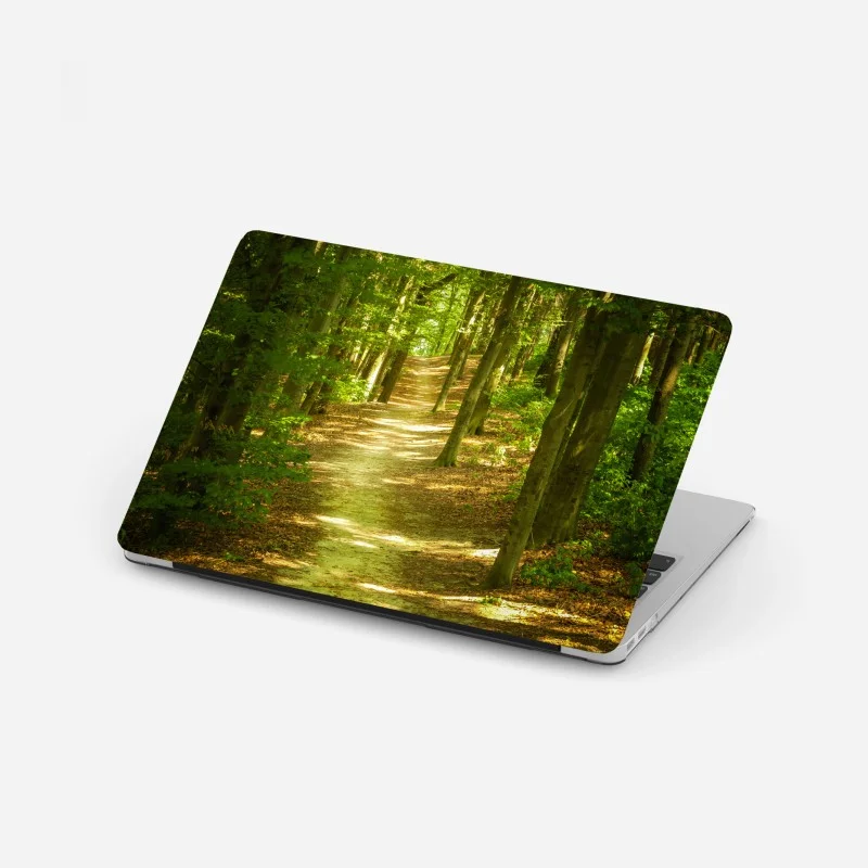 Adesivo per laptop sentiero tra gli alberi verdi