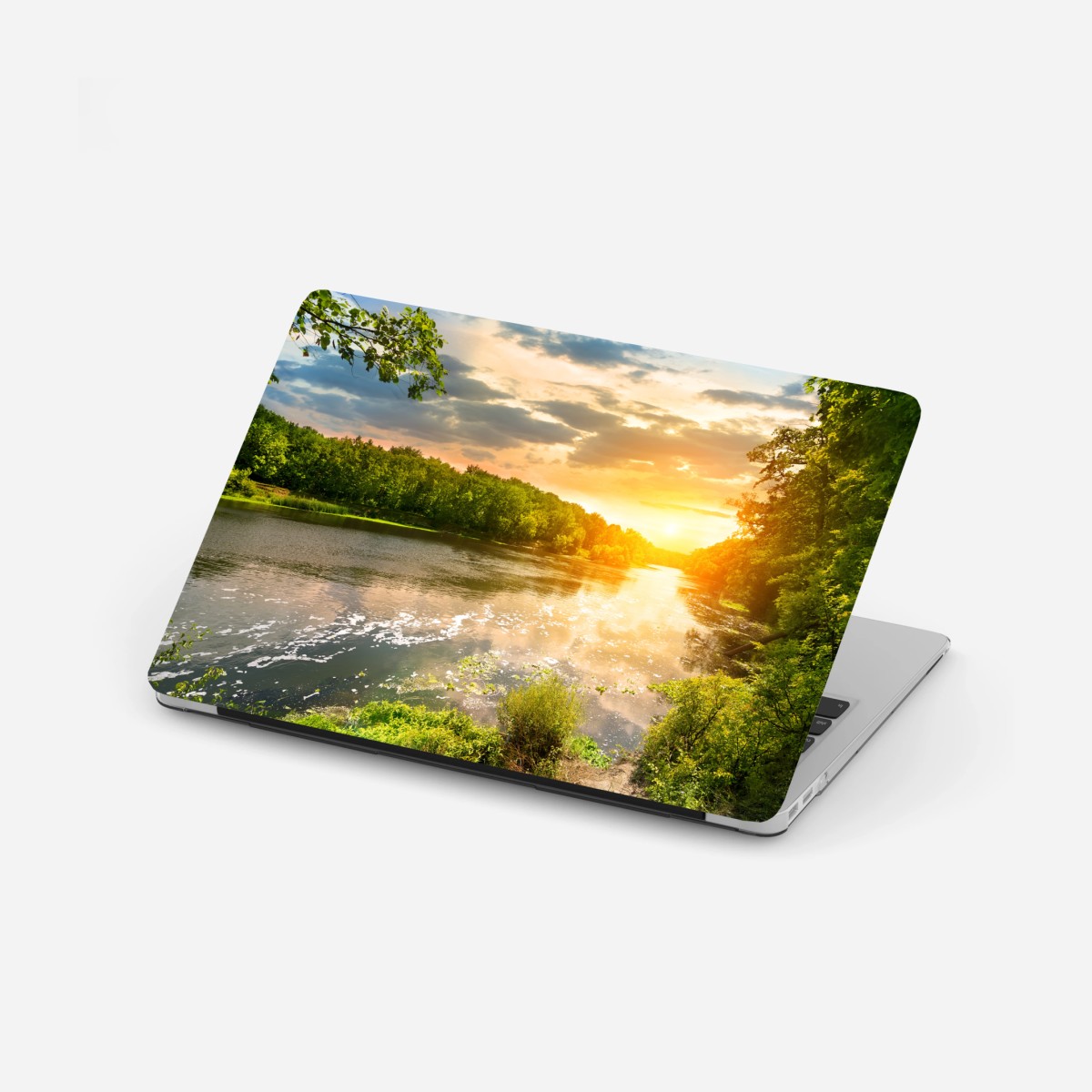 Adesivo per laptop tramonto dorato sul fiume • Wallissimo®