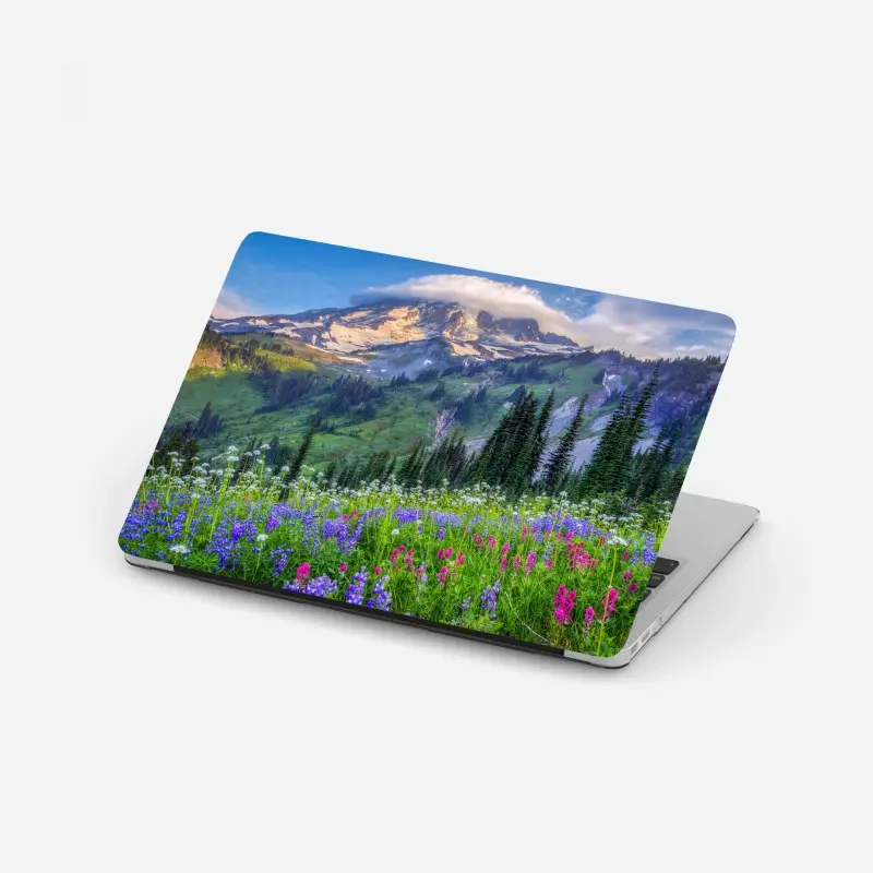 Adesivo per laptop prato alpino fiorito con vista sulla montagna