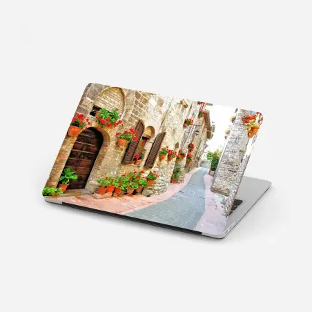 Adesivo per laptop vialetto fiorito nel borgo • Wallissimo®
