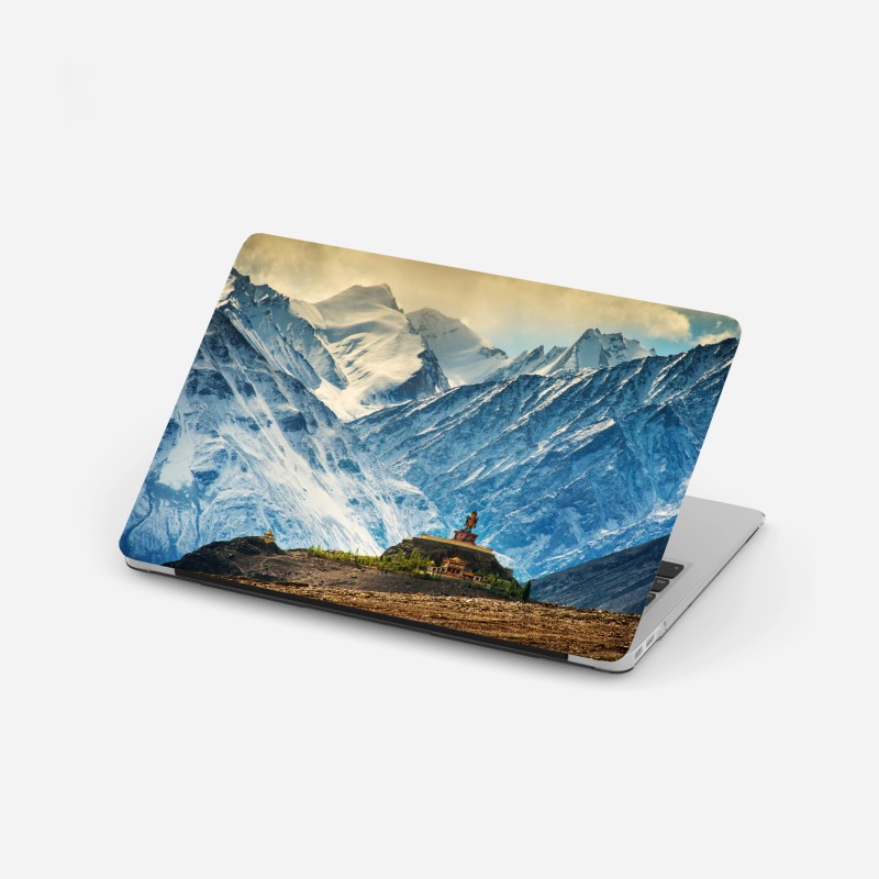 Adesivo per laptop statua buddista sulle montagne innevate dell'Himalaya