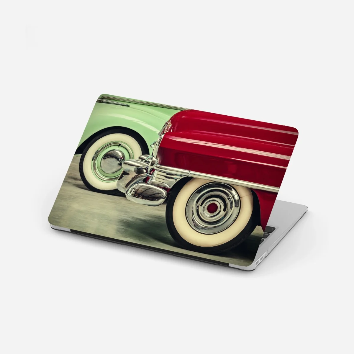 Adesivo per laptop dettaglio retrò: ruote e cromature di auto d'epoca • Wallissimo® Adesivo per laptop dettaglio retrò: ruote e cromature di auto d'epoca • Wallissimo®