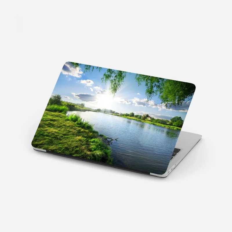 Adesivo per laptop giorno soleggiato sul fiume