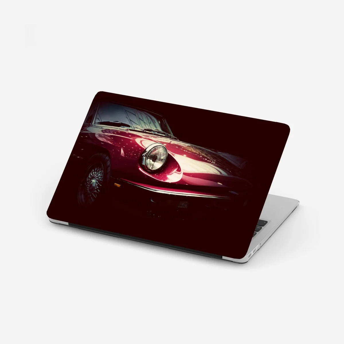 Adesivo per laptop eleganza retrò: dettaglio di auto d'epoca rossa • Wallissimo® Adesivo per laptop eleganza retrò: dettaglio di auto d'epoca rossa • Wallissimo®
